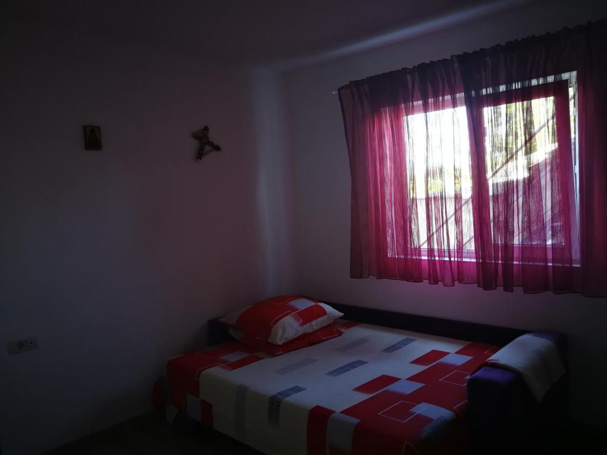 Vila Baciu Hotel ตูซลา ภายนอก รูปภาพ