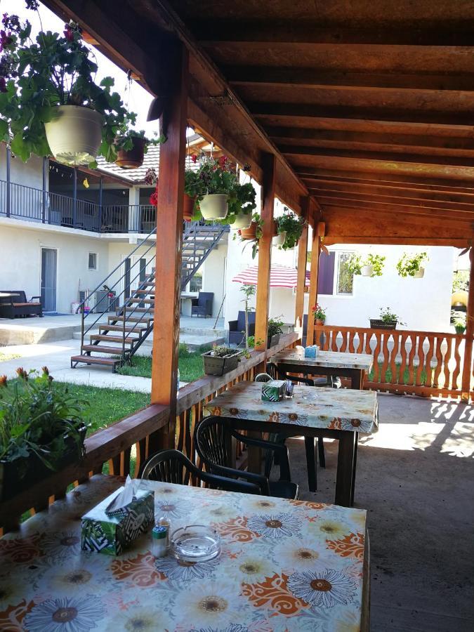 Vila Baciu Hotel ตูซลา ภายนอก รูปภาพ