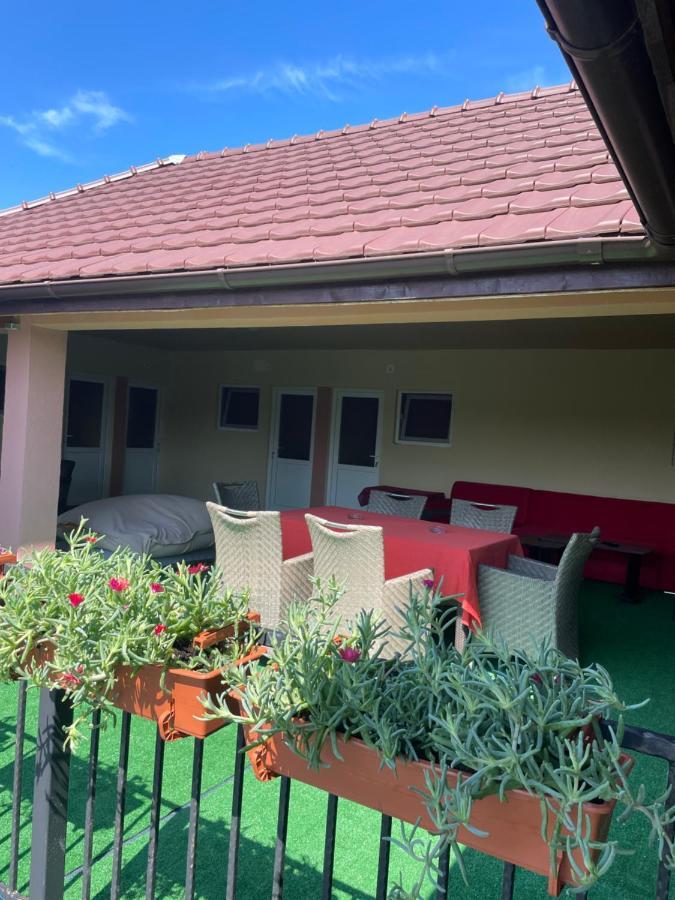 Vila Baciu Hotel ตูซลา ภายนอก รูปภาพ